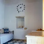 Maria-anna Traditional Island House *